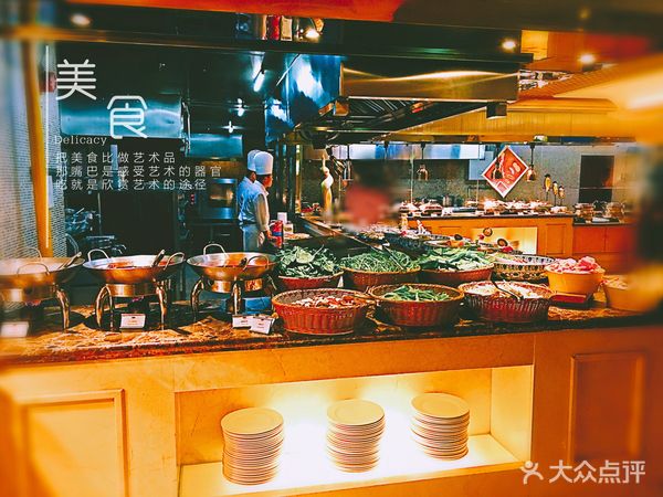 食色生香的艺术 北约客自助餐里的葡萄美酒夜光杯